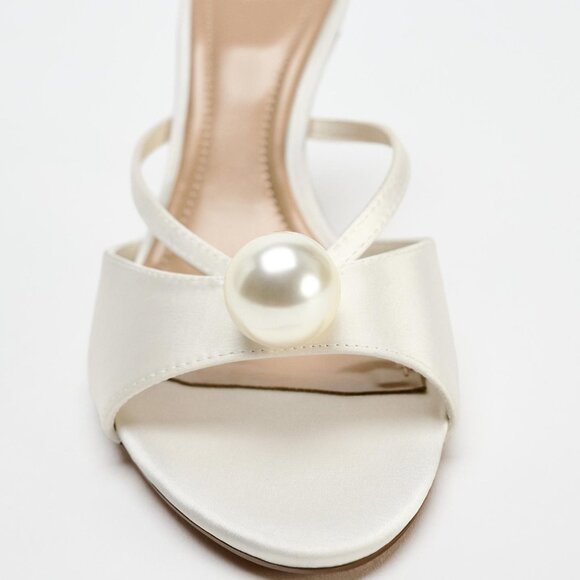 New ZARA FAUX PEARL HEELED SANDALS WHITE SIZE 6.5 - Picture 2 of 6